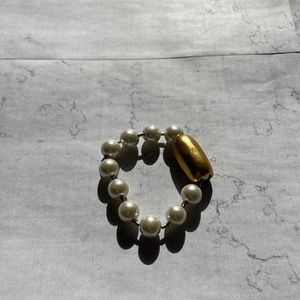 Adjustable pearl bracelet